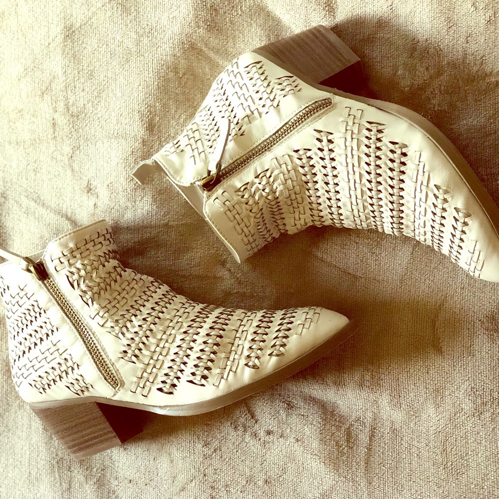 Ivory woven leather booties. True 7.5.